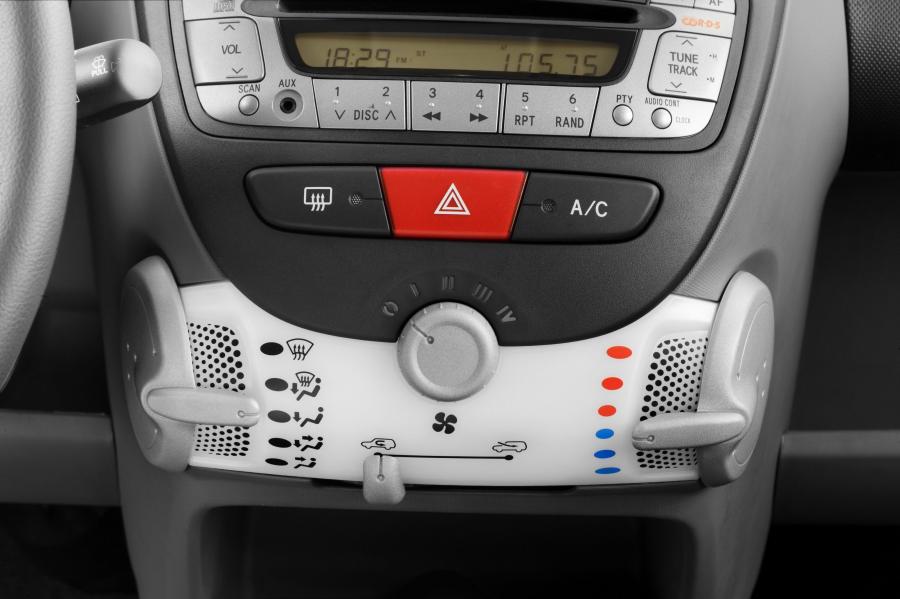  Toyota Aygo 2009 года  (фото 18 из 37)